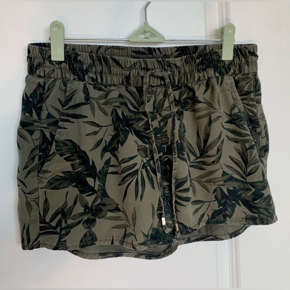 Old Navy Pants - Mid-Rise Drawstring  Shorts